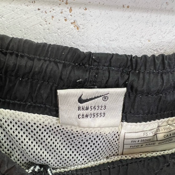 Vintage Nike 90s Spell Out Men’s Shorts Swim Trunks Black and White Size Medium - Picture 9 of 10